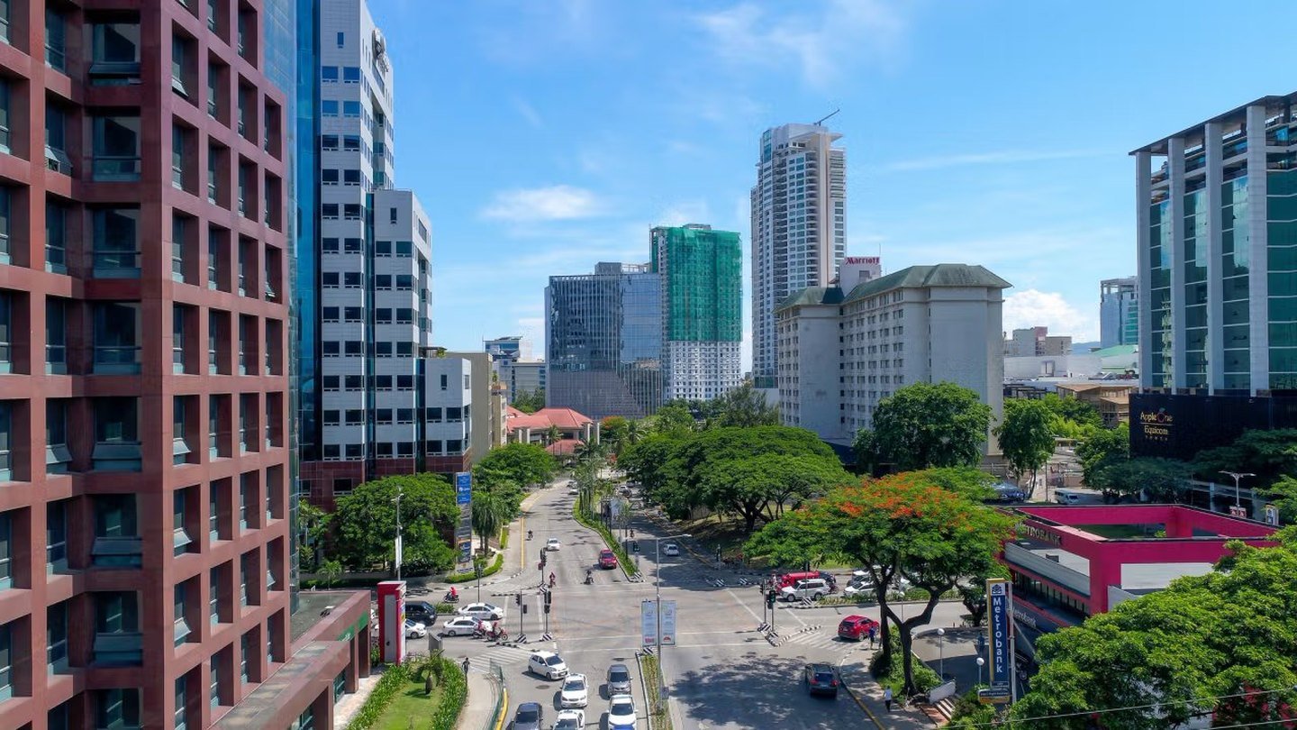 Cebu urban business district representing preselling and ready-for-occupancy choices